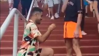 Двама гейове си предложиха брак едновременно и умилиха мрежата ВИДЕО