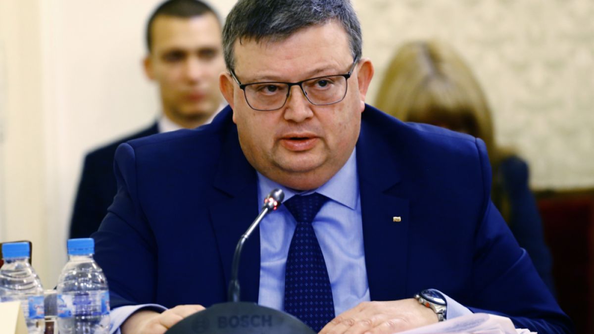 КПКОНПИ гледа под лупа шефа на НСО, бившия директор на БНР и още 4-ма