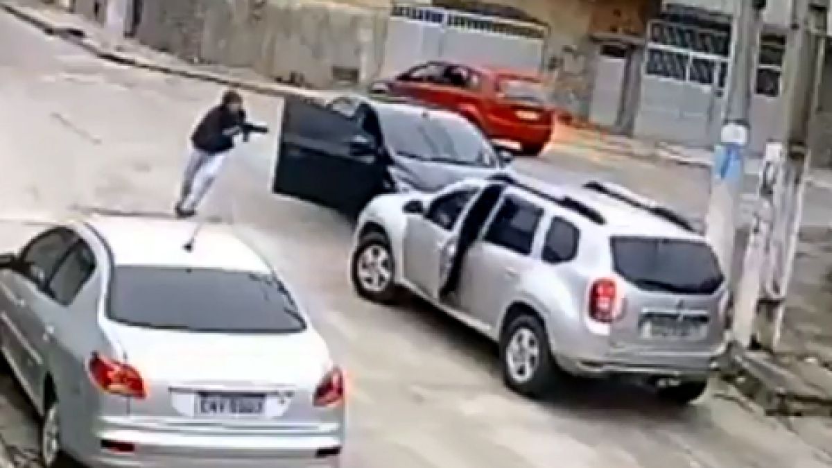 Сгащиха автокрадец заради ръчни скорости ВИДЕО
