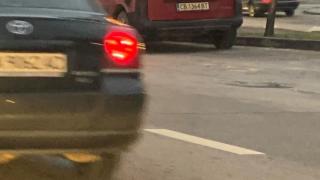 СНИМКИ на горяща кола в София вбесиха мрежата