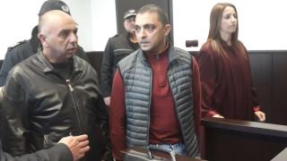 Дилърите на антики влязоха с белезници в съда СНИМКИ 