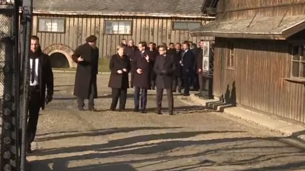 Меркел прекрачи прага на Аушвиц ВИДЕО 