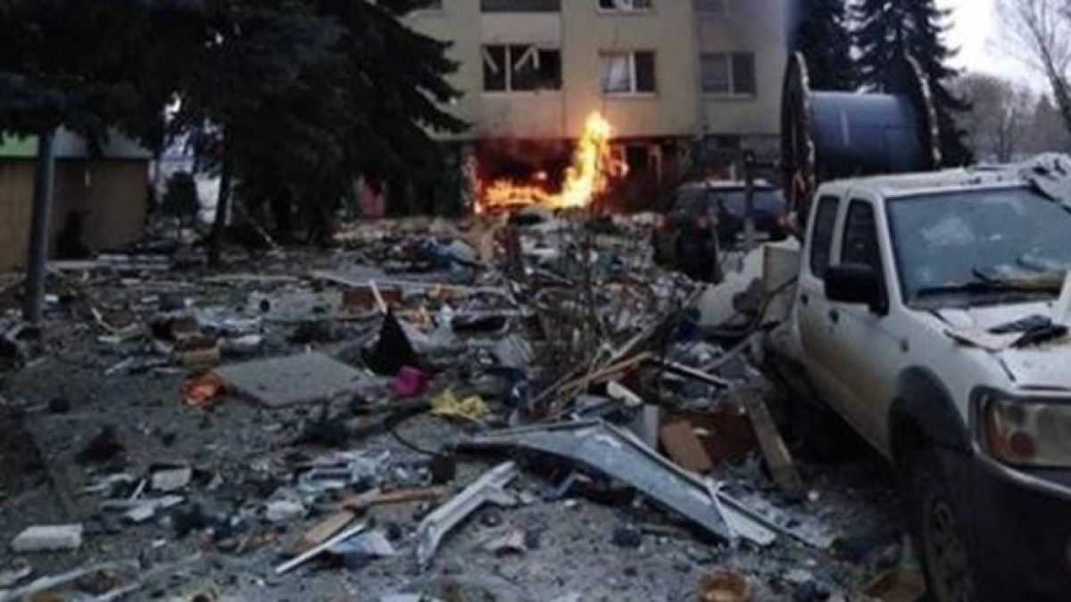 Адът слезе в Словакия: Експлозия в 13-етажен блок, окървавени тела и извънредно положение в цял град ВИДЕО