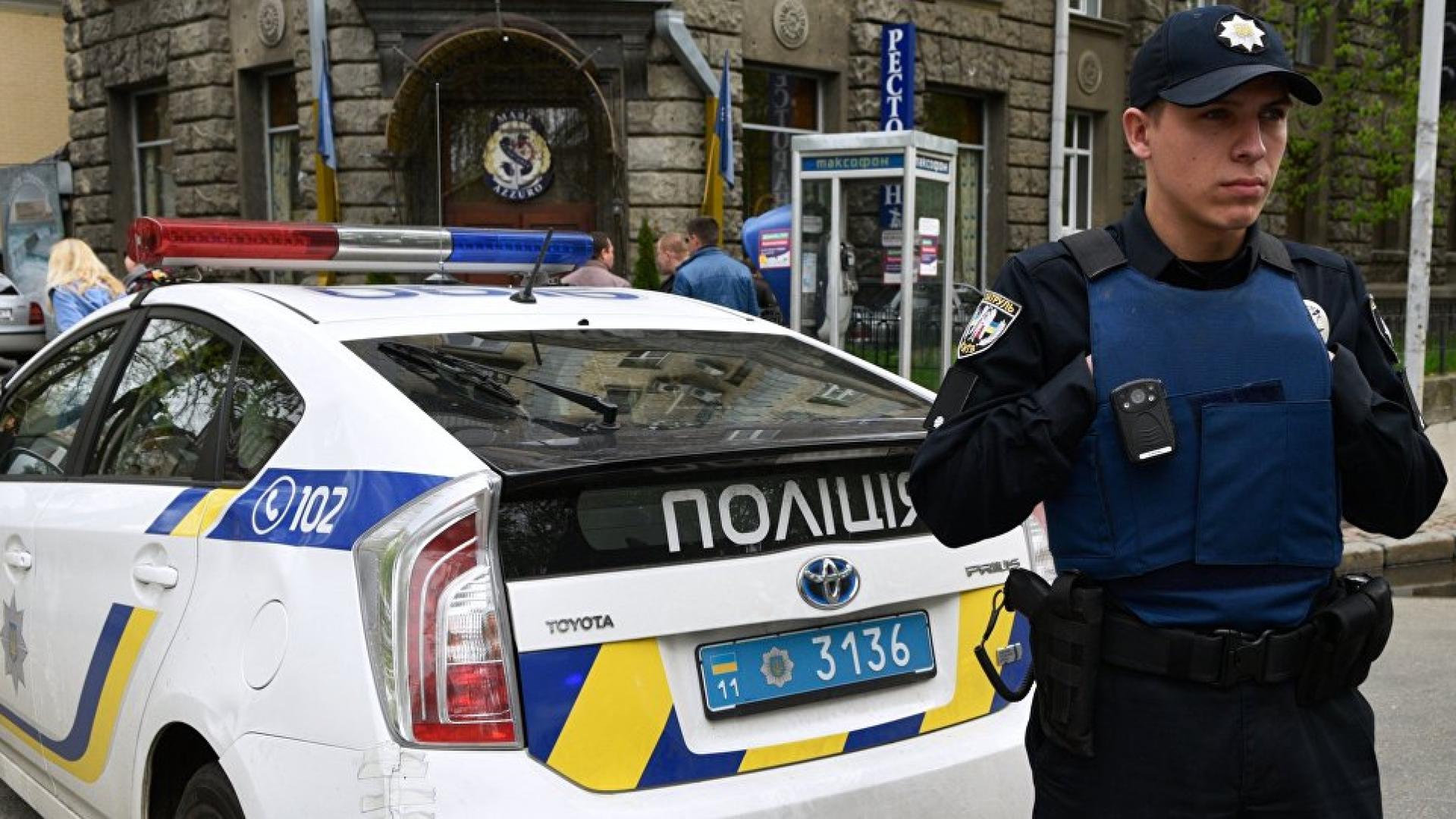 Изненада на първа среща: Мъж втрещи любимата си с скелет в гардероба