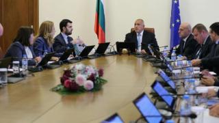 Тежки часове за правителството рано сутринта в събота 