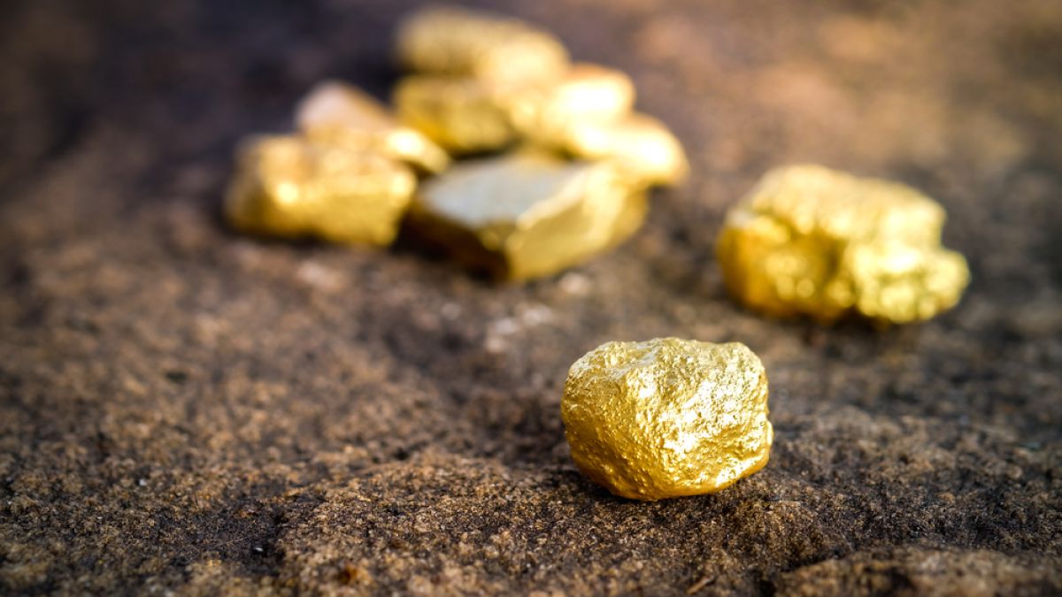 Японци намериха злато за 720 млн. долара на 180 км от София