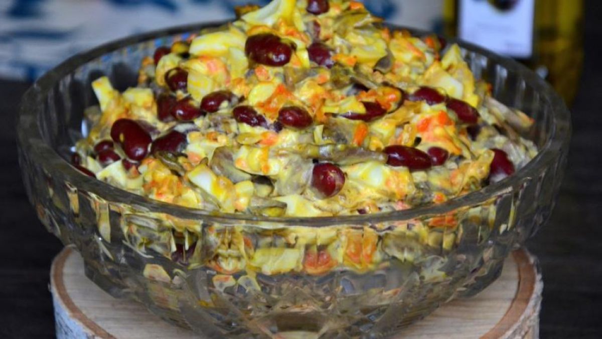 Рецепта на деня: Всички вкъщи са луди по тази вкусна салатка с гъбки и фасулче