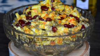 Рецепта на деня: Всички вкъщи са луди по тази вкусна салатка с гъбки и фасулче