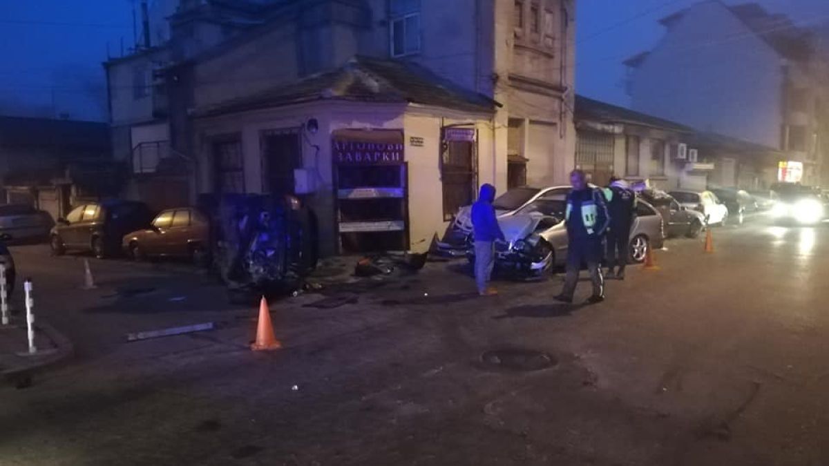 Първо в БЛИЦ! Страшен екшън по тъмна доба във Варна СНИМКИ