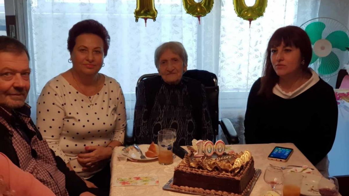 Бургазлийка навърши 100 г. и даде ценен съвет на всички млади ВИДЕО