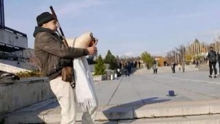 Историята на виртуозния гайдар, който често засичате в центъра на София ВИДЕО