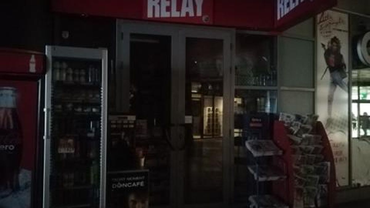 Шаш в подлеза на СУ, хората се чудят какво става СНИМКИ