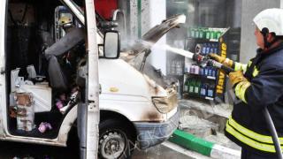 Бус спря да зарежда на бензиностанция в Хасково и стана страшно СНИМКИ
