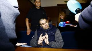 Потрес! Убиецът на Никол и Дарина се заканва на родителите ѝ в съда, топи мъртвата си жена СНИМКИ