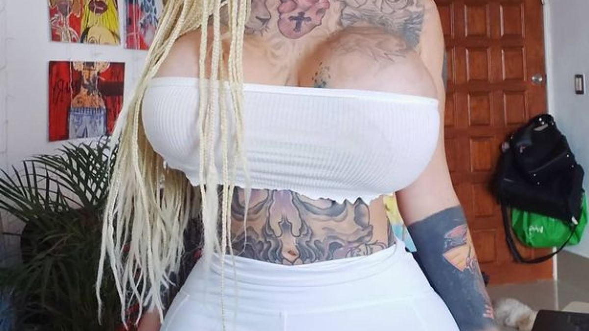 Жената с най-дебелата вагина в света обича да я показва релефно СНИМКИ 18+