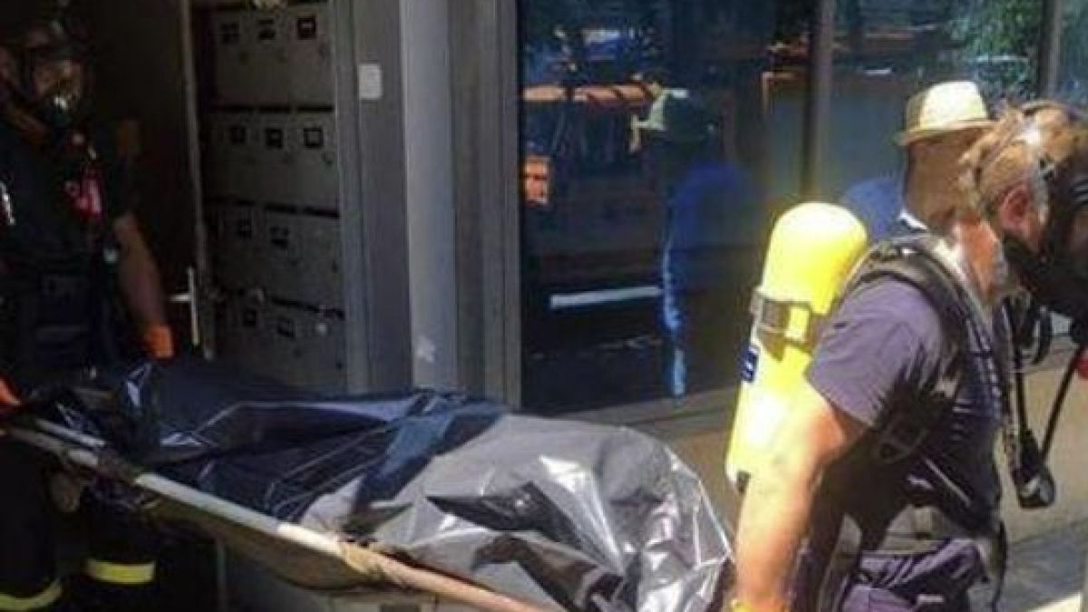 Близо месец мъж къпа и преоблича умрелия си баща, за да... 
