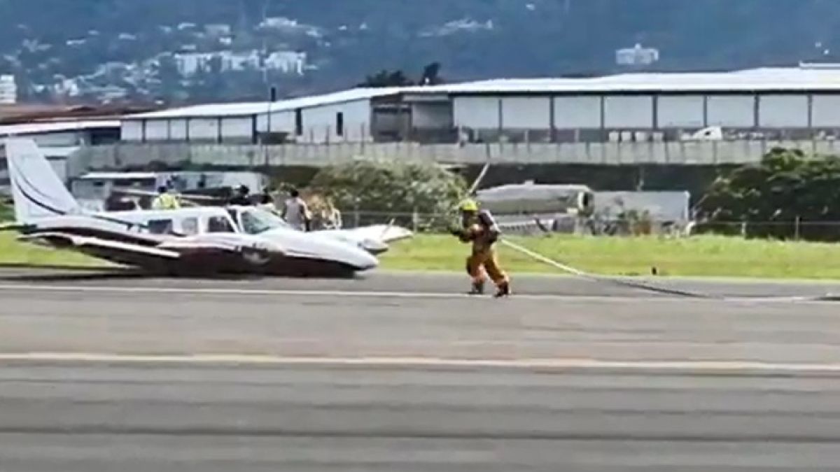 Запечатаха на ВИДЕО аварийното приземяване на самолет