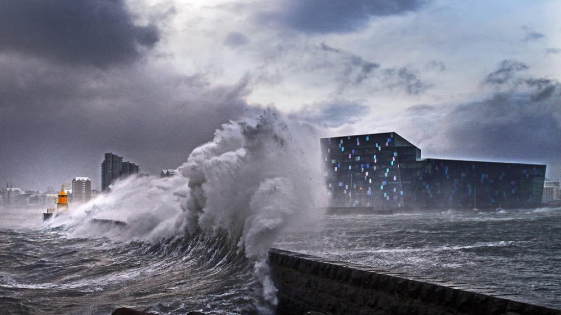 Снежна стихия помете Исландия ВИДЕО