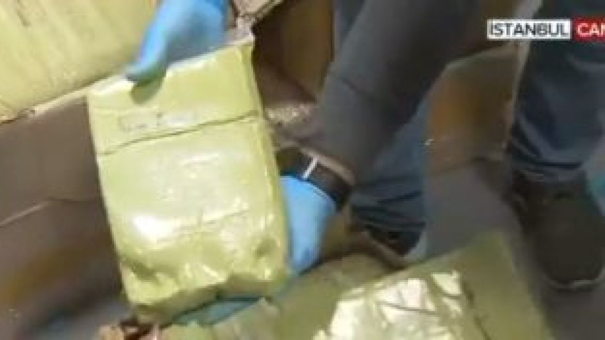 Пратка рекордьор с дрога спипаха на летището в Истанбул ВИДЕО