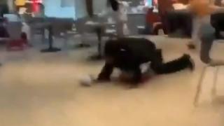 Предколеден ужас! Мистериозен стрелец откри огън в американски мол ВИДЕО