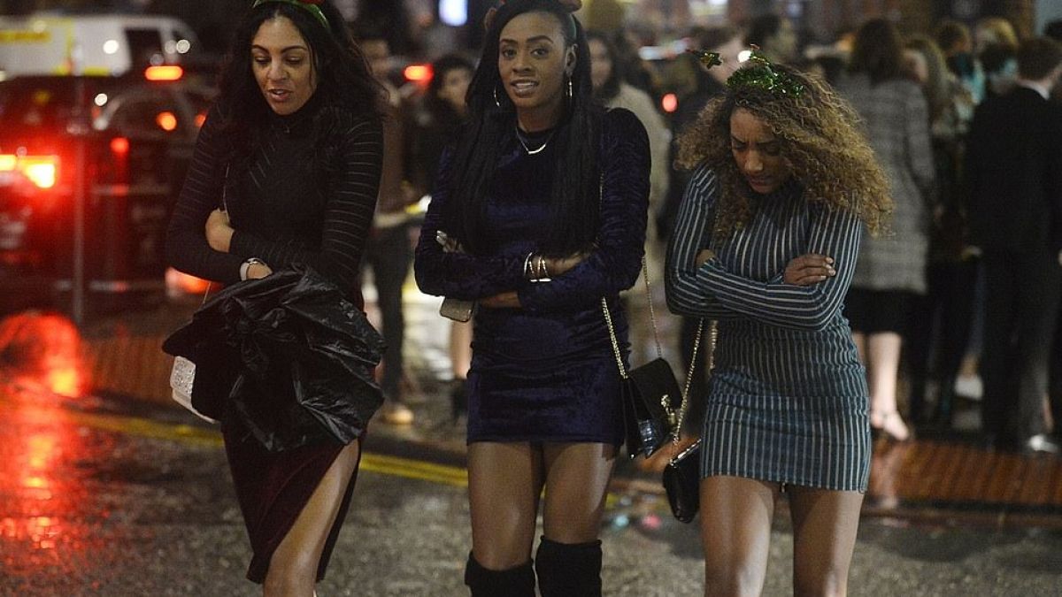 Содом и Гомор преди Коледа в UK: Пиене, повръщане и секс с елен ВИДЕО 18+