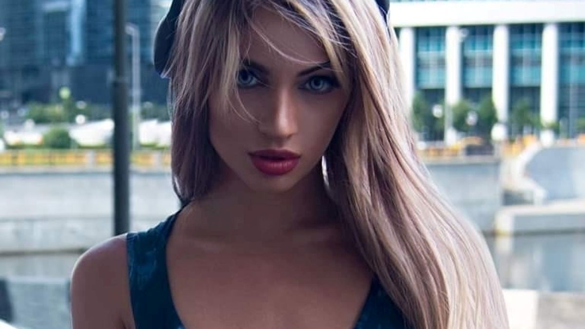 Потрес! Марешка в опасна близост с мечка и тигър СНИМКИ