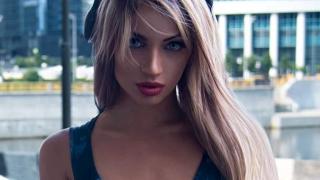 Потрес! Марешка в опасна близост с мечка и тигър СНИМКИ