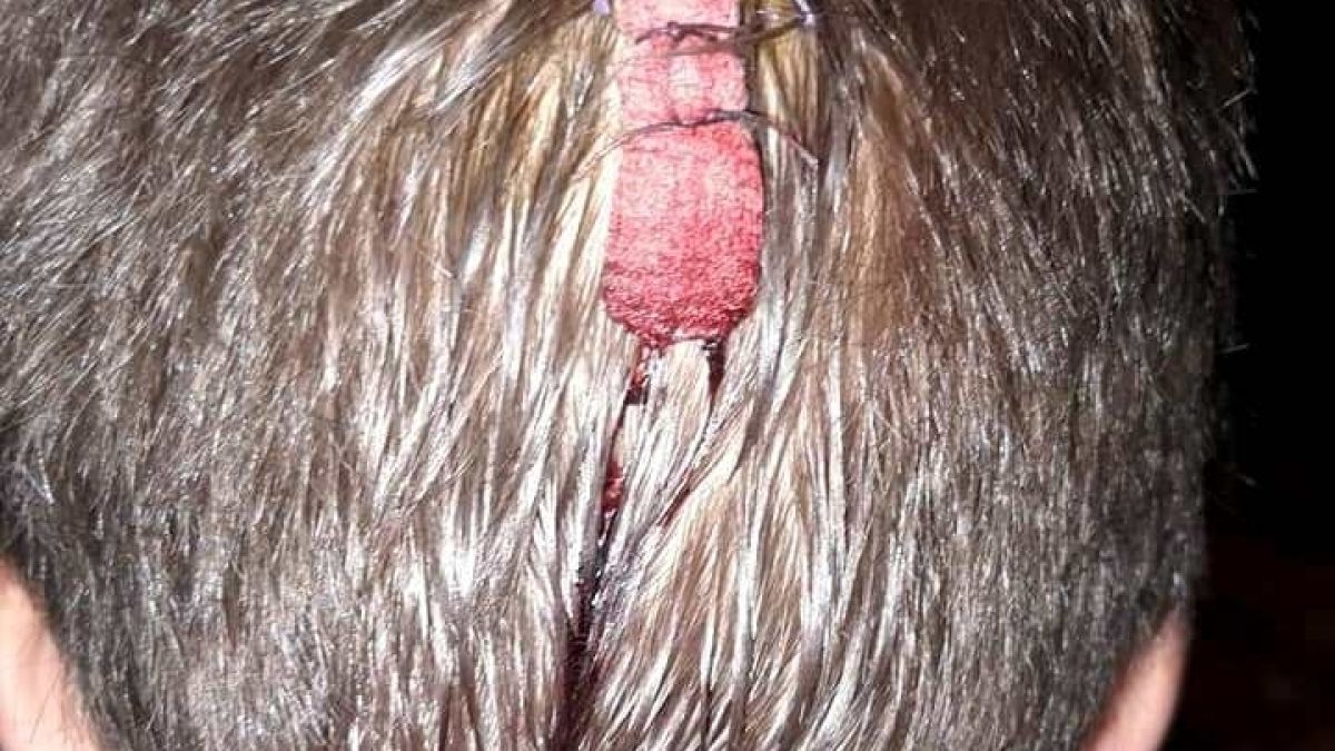 Цигане причака съученици в тоалетната и направи нещо отвратително СНИМКИ 18+