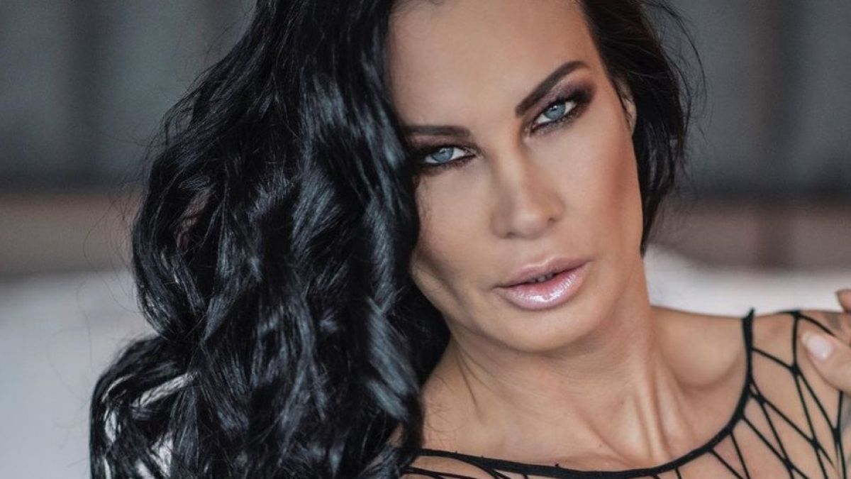 Цеци Красимирова пак изпоти мрежата с вида си, този път от ваната СНИМКИ 18+