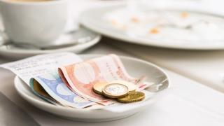 Бакшишът в ресторанта да стане задължителен?