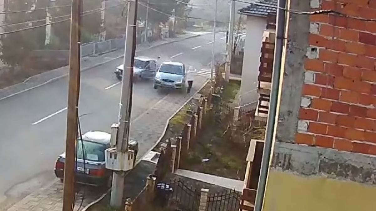Пешеходец се размина като по чудо от сигурна смърт ВИДЕО