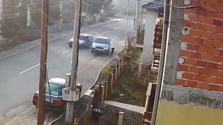Пешеходец се размина като по чудо от сигурна смърт ВИДЕО