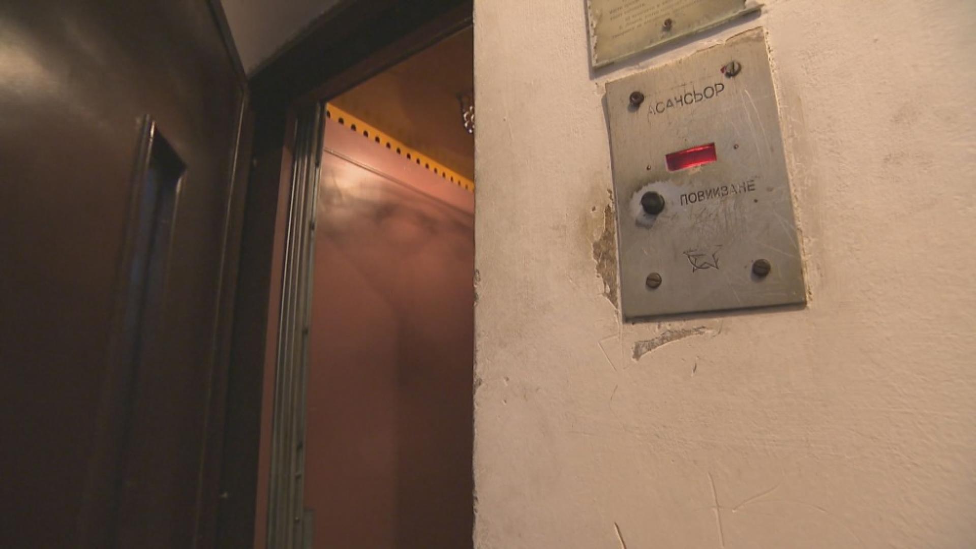 Задължителните модули за спешни обаждания в асансьорите - абсолютно безполезни 