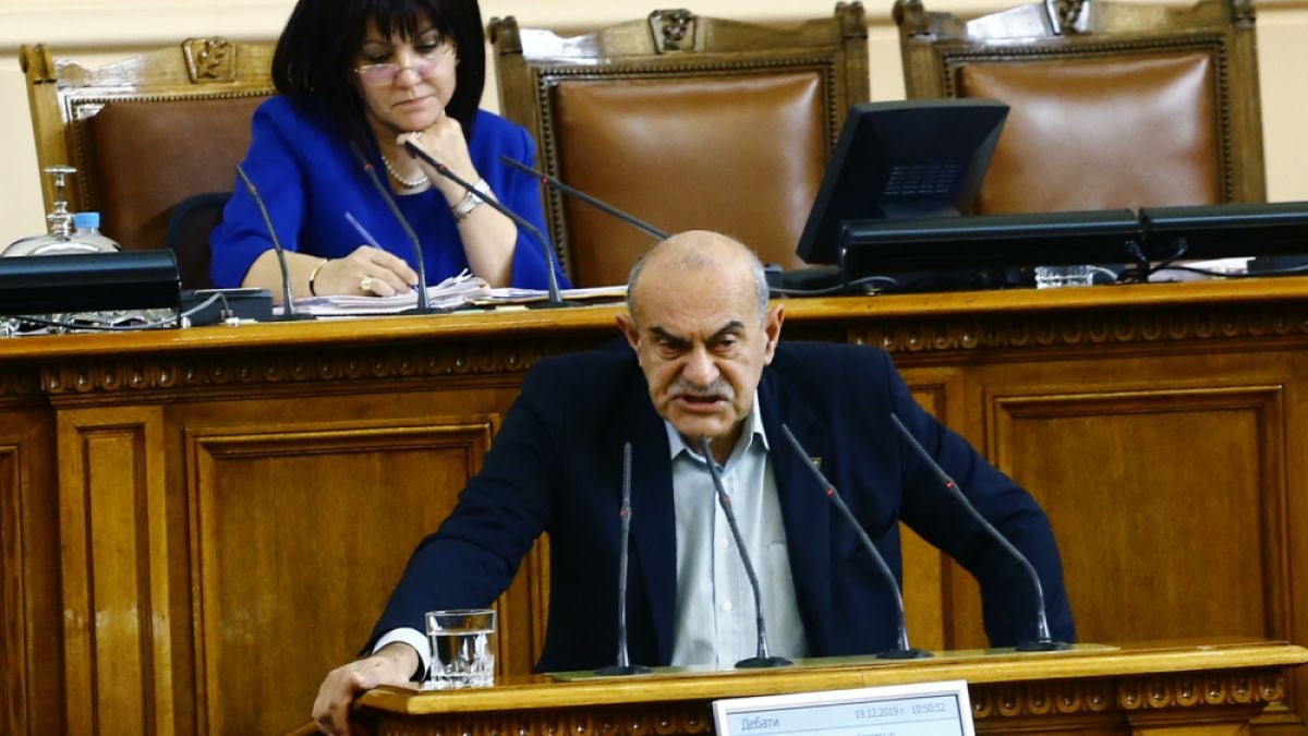 От "Атака" заговориха за пир по време на чума в парламента