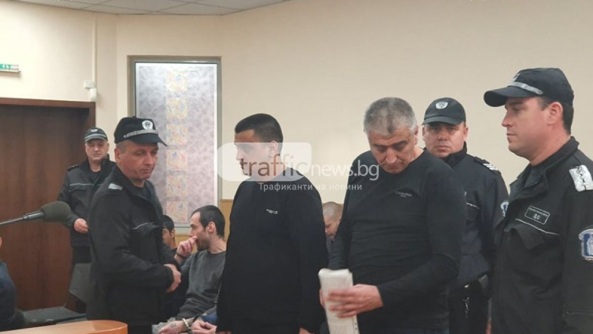 Марин, който с баща си уби столичен бизнесмен, смрази съда с признания за зверството  