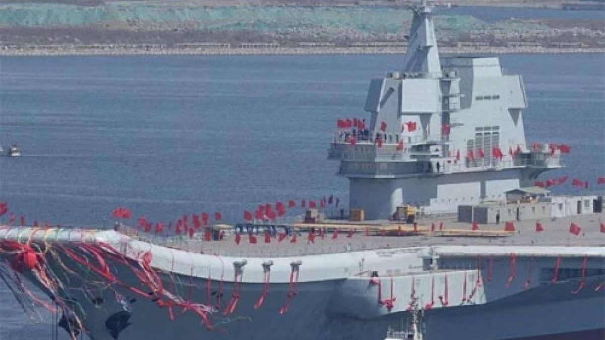 Китай пусна на вода нов самолетоносач