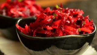 Евтина, бърза и полезна салатка, в която ще се влюбите от първата хапка!