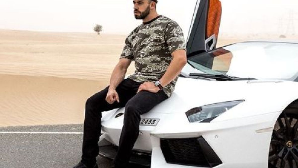 Милионер си търси човек, който да обикаля с него света и да го снима за Instagram