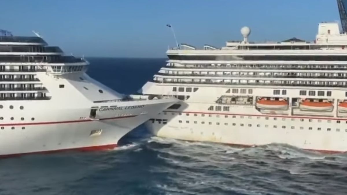 Два огромни круизни лайнера се сблъскаха в пристанище ВИДЕО