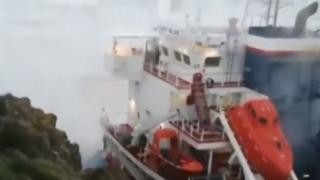 Спасиха 12 моряци в инфарктна операция насред буря ВИДЕО
