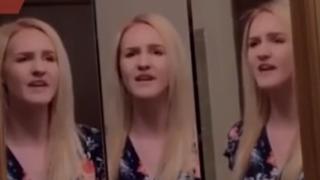 Момиче събра 5 млн. гледания, пеейки Queen на тоалетката си ВИДЕО 