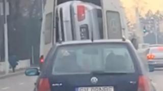 Истинска цигания: Ето как се превозва БМВ в Румъния ВИДЕО