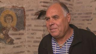 Запознайте се с човека, ремонтирал доброволно покрива на Боянската църква