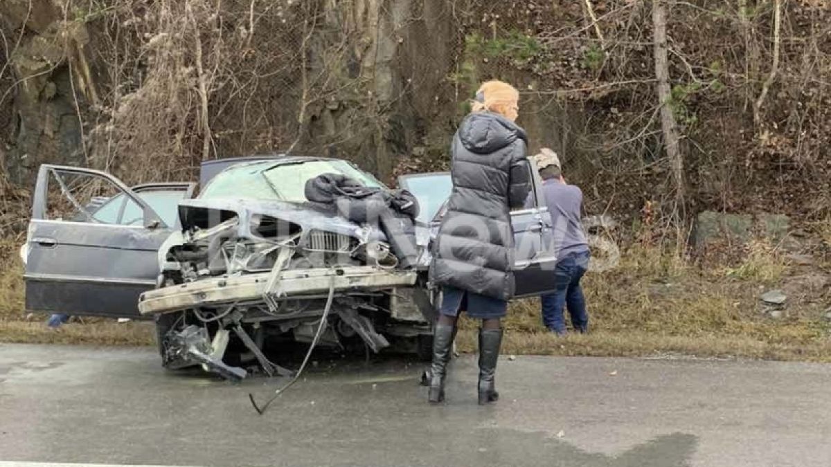 БМВ се размаза брутално на АМ „Хемус“ СНИМКИ 