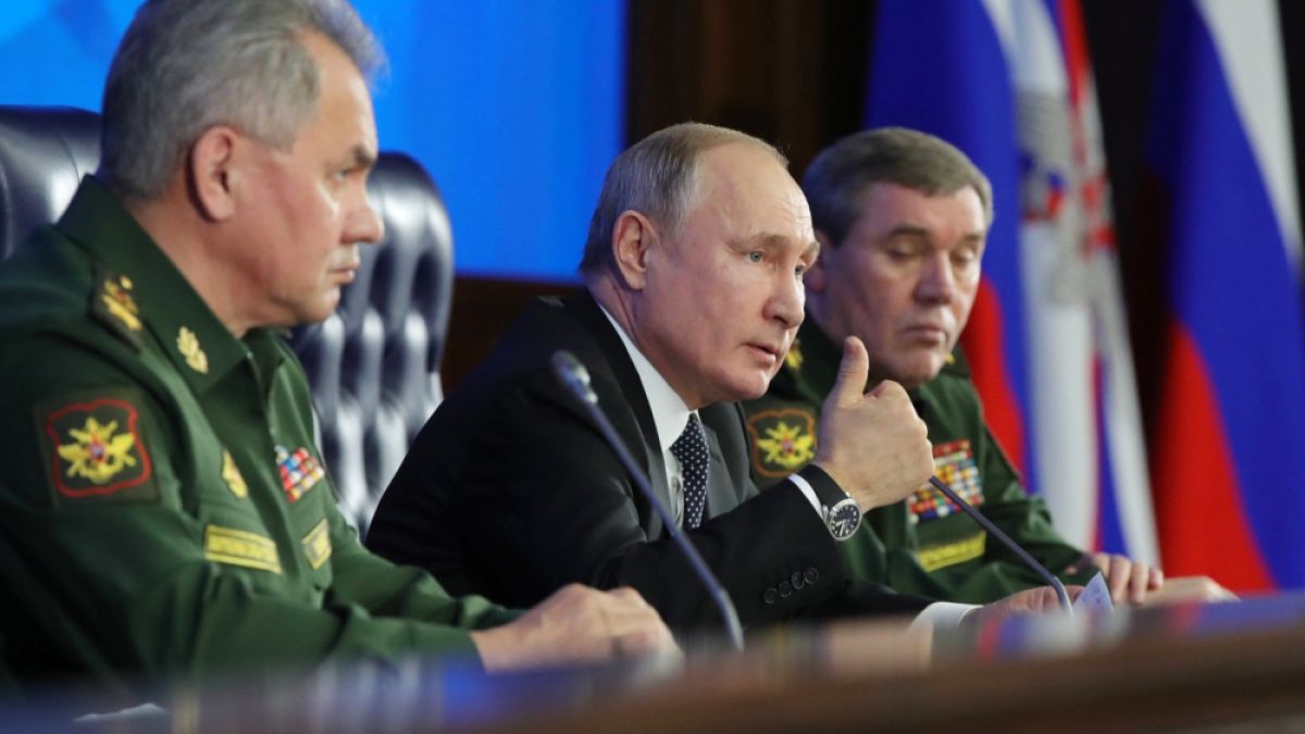 Путин нарече "измет и антисемитска свиня" посланик на Полша