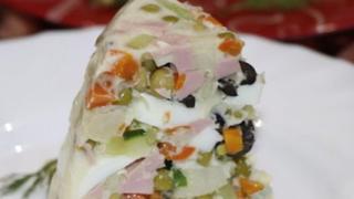 Тази руска салата е гвоздеят на всяка новогодишна трапеза