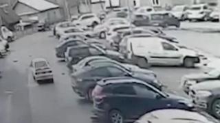 Отвлякоха бизнесмен посред бял ден в джипа му ВИДЕО
