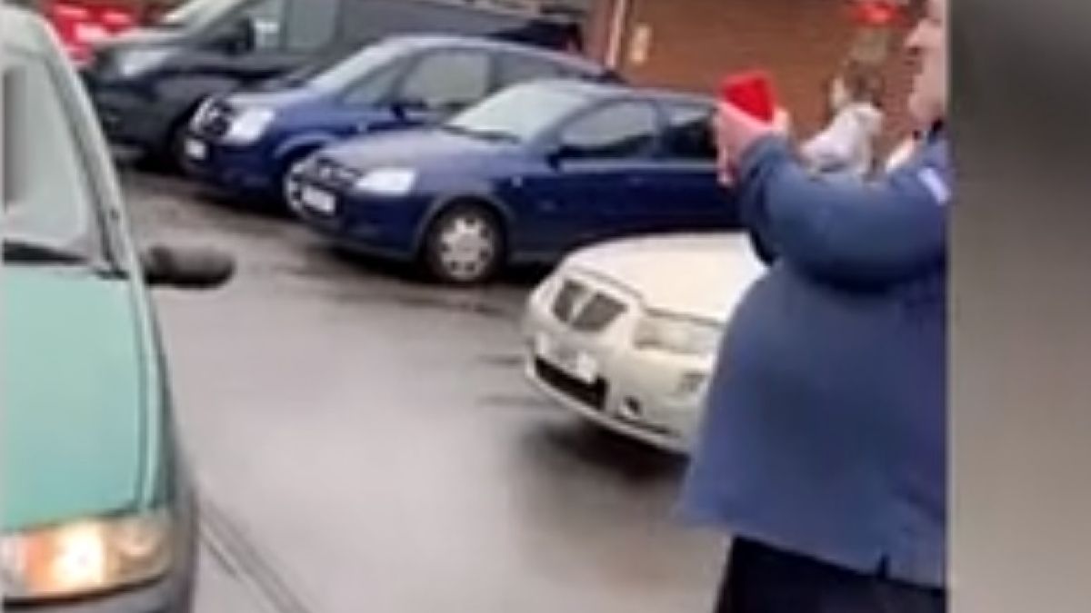 Сама жена спря крадци и отне откраднатите стоки