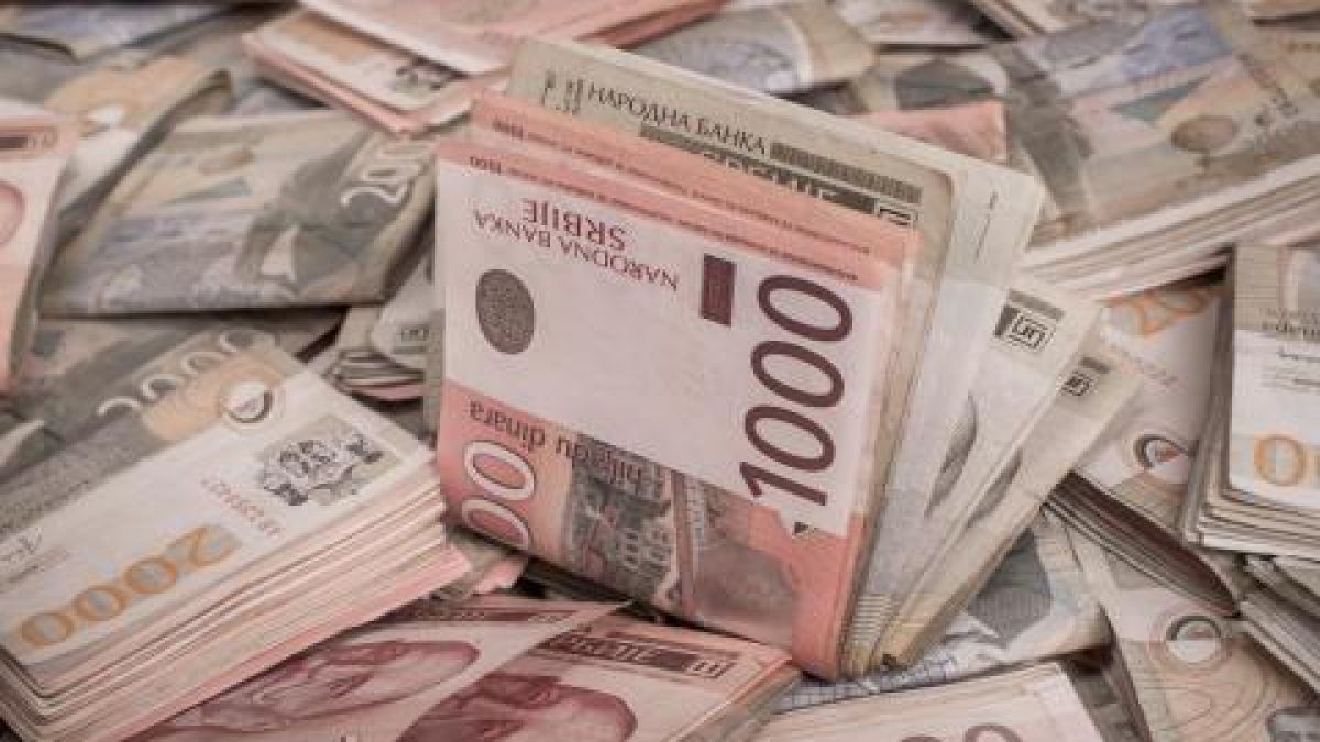 Обещават средна заплата от €900 в Сърбия 
