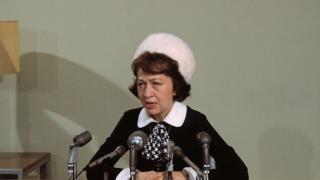 Ясновидка, предрекла убийството на Джон Кенеди: Светът свършва през 2020 г. 
